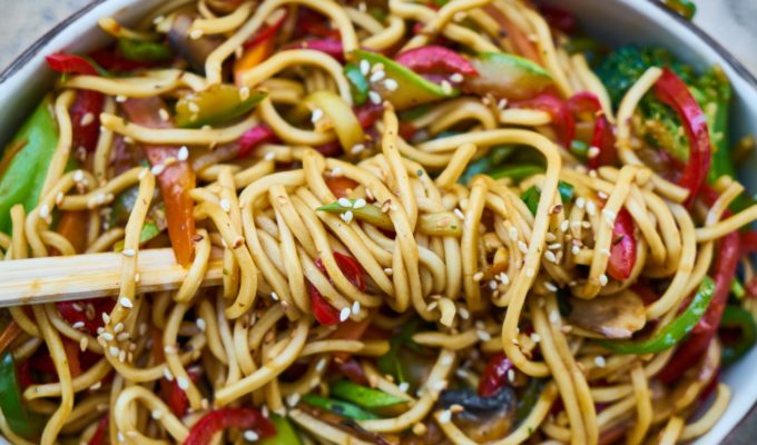 Spaghetti with vegetables and sesame seeds