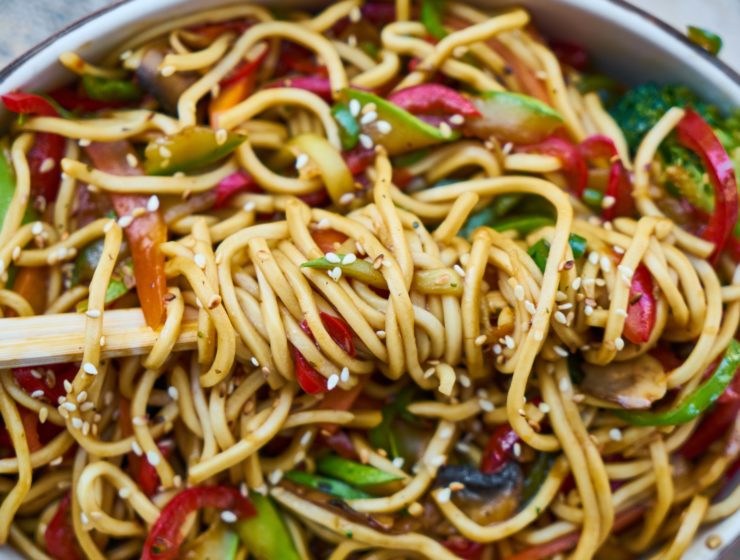 Spaghetti with vegetables and sesame seeds