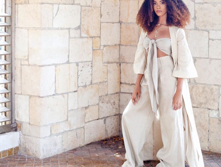 woman wearing linen pants and duster