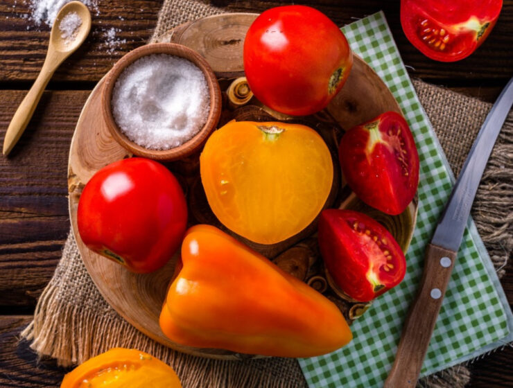 tomato stew recipe ingredients - tomatoes, bell peppers